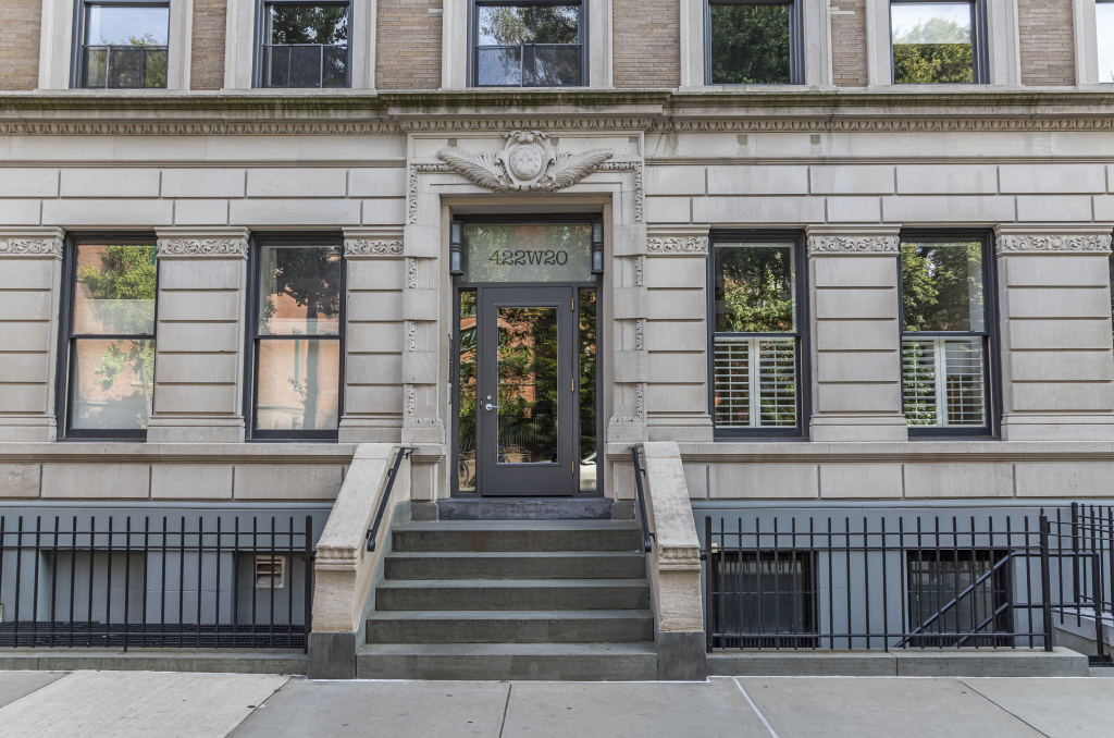 422 W 20th St, Manhattan, NY 10011 - Photo 2 of 6