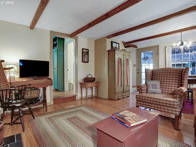 8517 Southwest 58th Avenue Portland, OR 97219 - Photo 14 of 32 Gallery Image 14