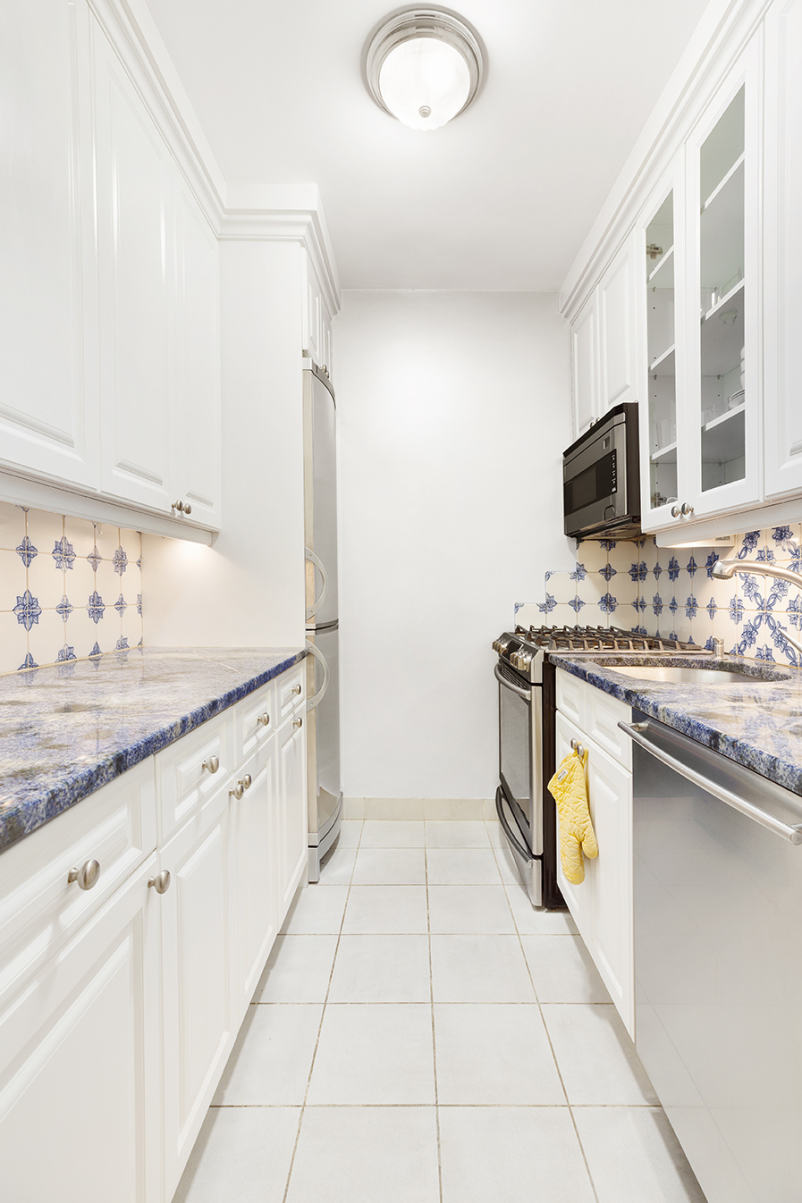 130 East 63rd Street, Unit 3D Manhattan, NY 10065 - Photo 4 of 7