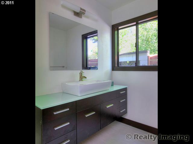 7030 Southwest Gable Parkway Portland, OR 97225 - Photo 10 of 13 Gallery Image 10