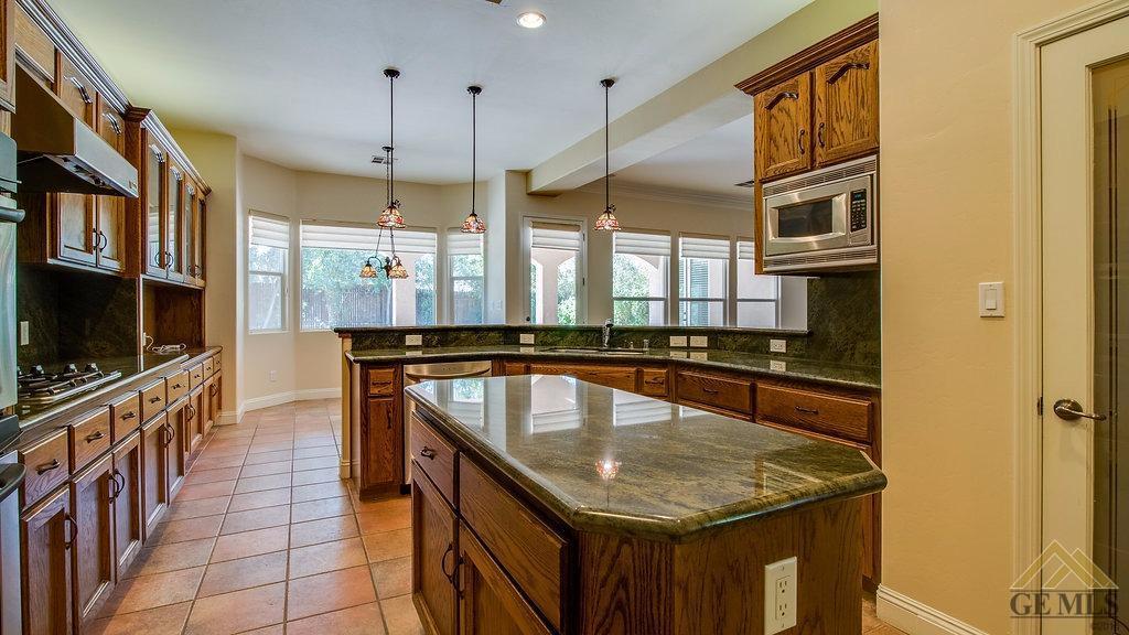 10207 Skiles Drive Bakersfield, CA 93311 - Photo 23 of 34