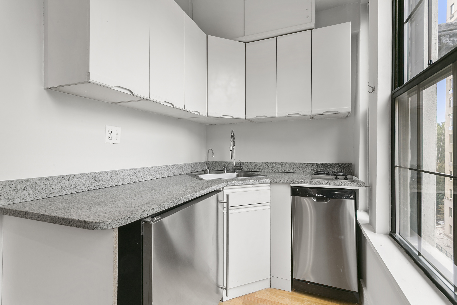 6 East 74th Street, Unit PH Manhattan, NY 10021 - Photo 5 of 11