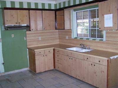 1513 Wilson Road Bakersfield, CA 93304 - Photo 2 of 13 Kitchen
