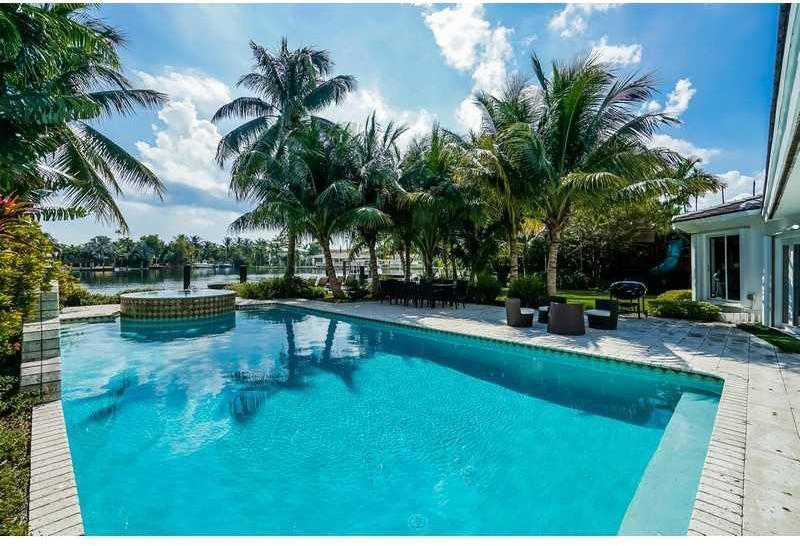 1437 Biscaya Drive Surfside, FL 33154 - Photo 20 of 26