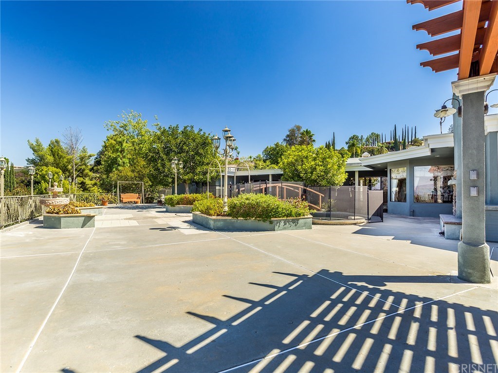4151 Falling Leaf Drive Encino, CA 91316 - Photo 26 of 30 Backyard