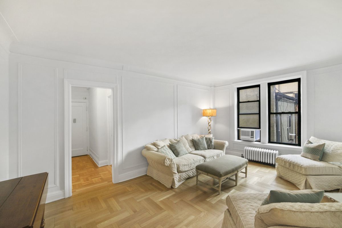 240 West 75th Street, Unit 4D Manhattan, NY 10023 - Photo 2 of 10