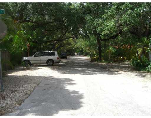 2107 Secoffee Street Miami, FL 33133 - Photo 6 of 6