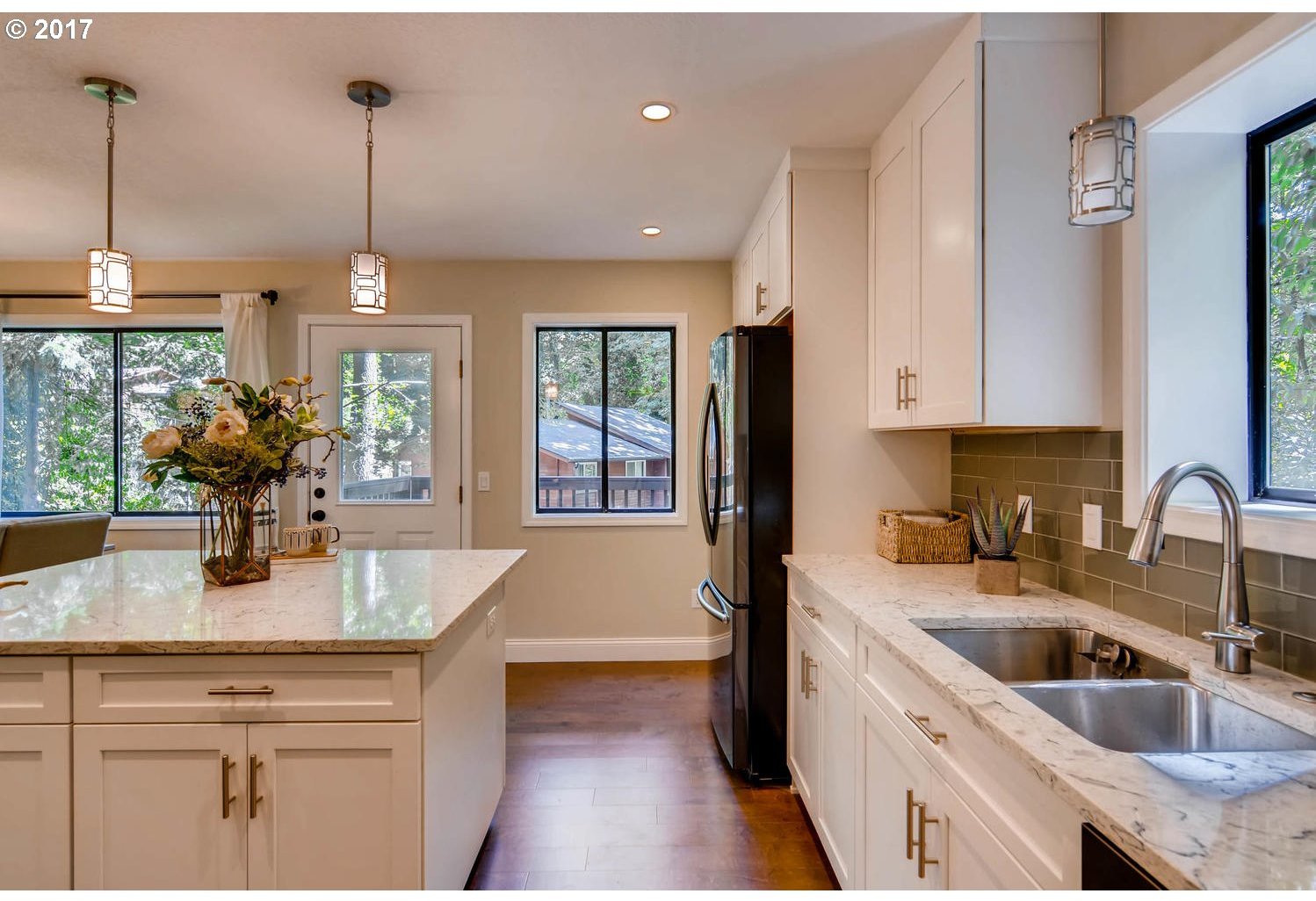 17 Southwest Taylors Ferry Road Portland, OR 97219 - Photo 12 of 32