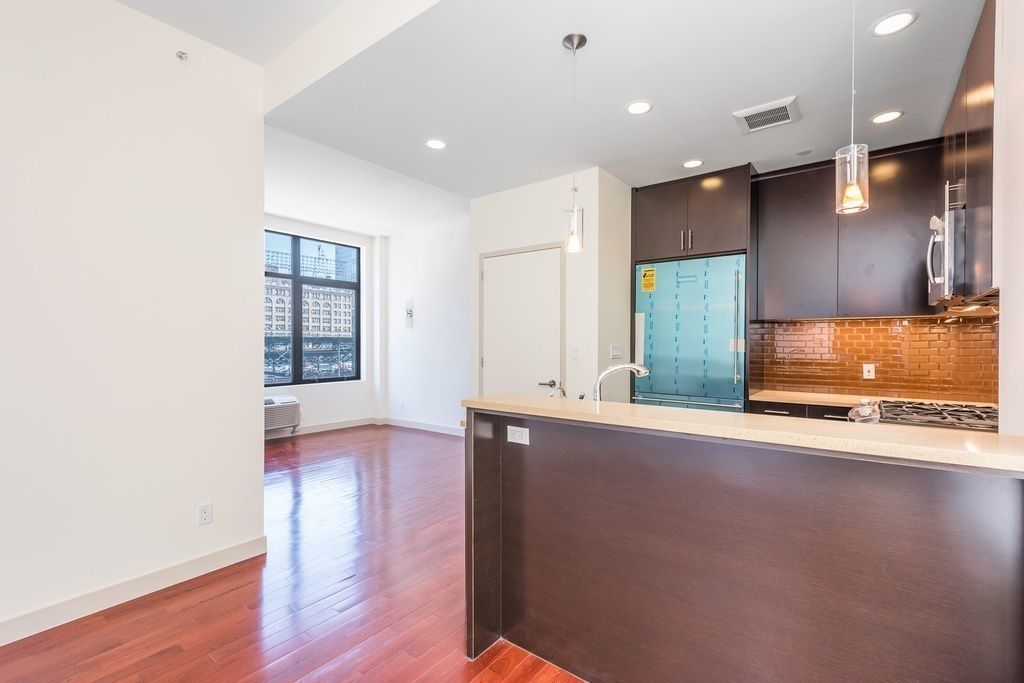 42-37 27th Street, Unit 8A Queens, NY 11101 - Photo 2 of 11