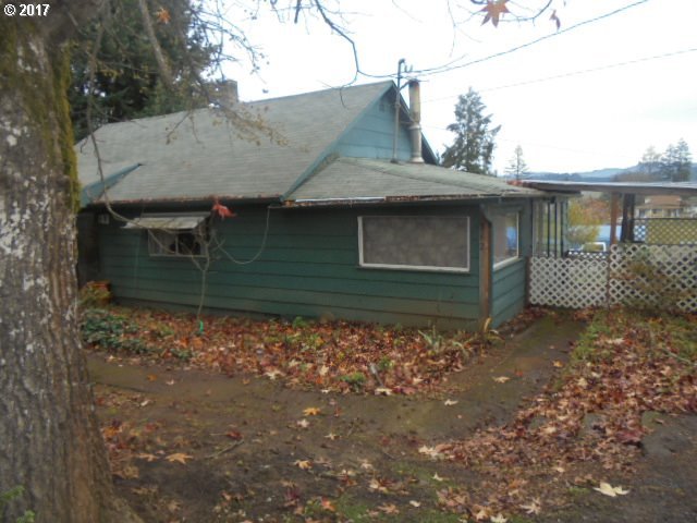 362 Hayhurst Road Yoncalla, OR 97499 - Photo 2 of 12