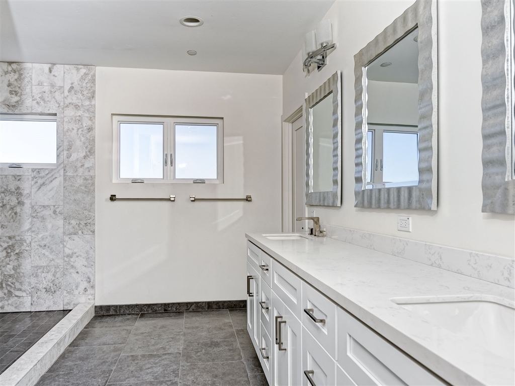 184 Pacific View Lane Encinitas, CA 92024 - Photo 15 of 20 Gallery Image 15