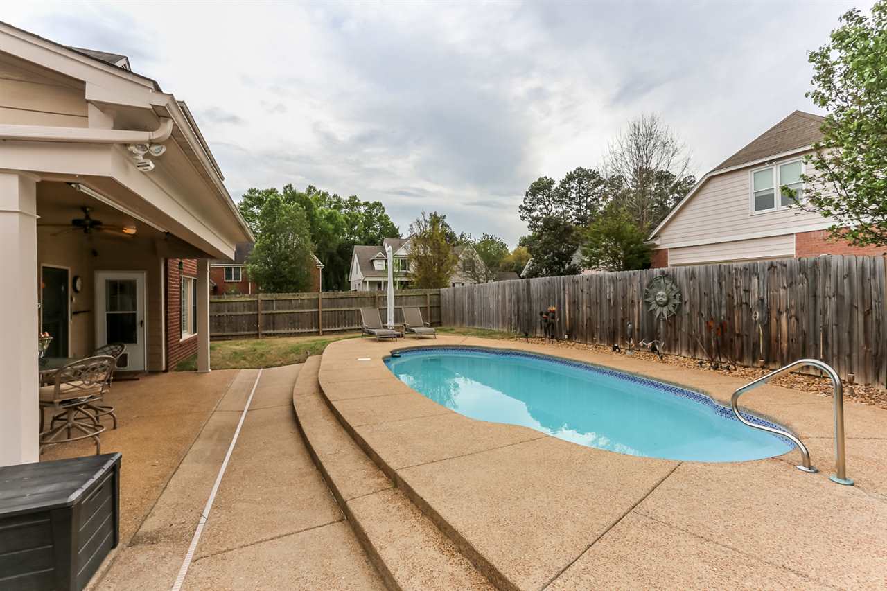 458 Duscoe Street Collierville, TN 38017 - Photo 21 of 25 This backyard has the wow factor! Great living space!!!!