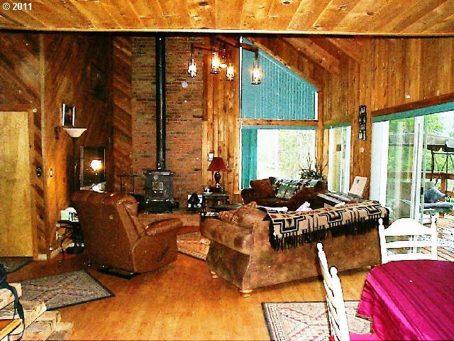 81033 Shadybrook Road Tygh Valley, OR 97063 - Photo 5 of 16 Gallery Image 5