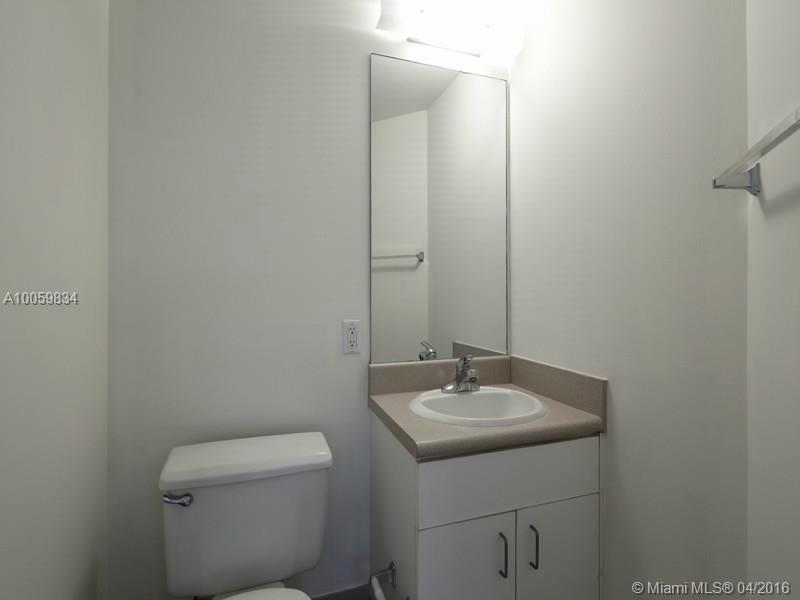 701 Brickell Key Boulevard, Unit 1708 Miami, FL 33131 - Photo 7 of 9