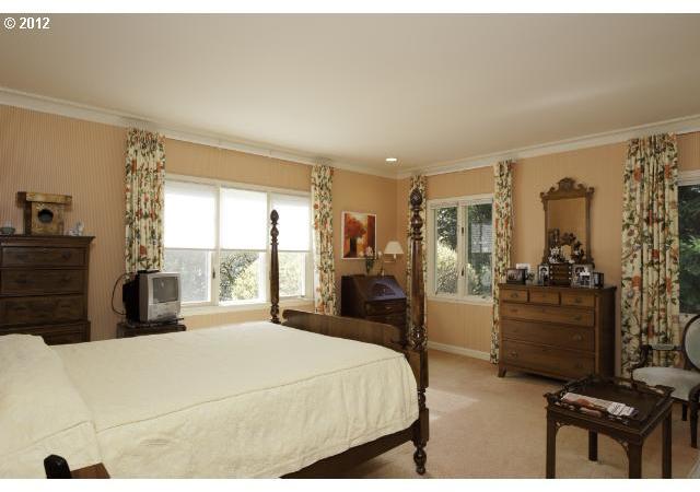 11665 South Military Road Portland, OR 97219 - Photo 6 of 13 Gallery Image 6