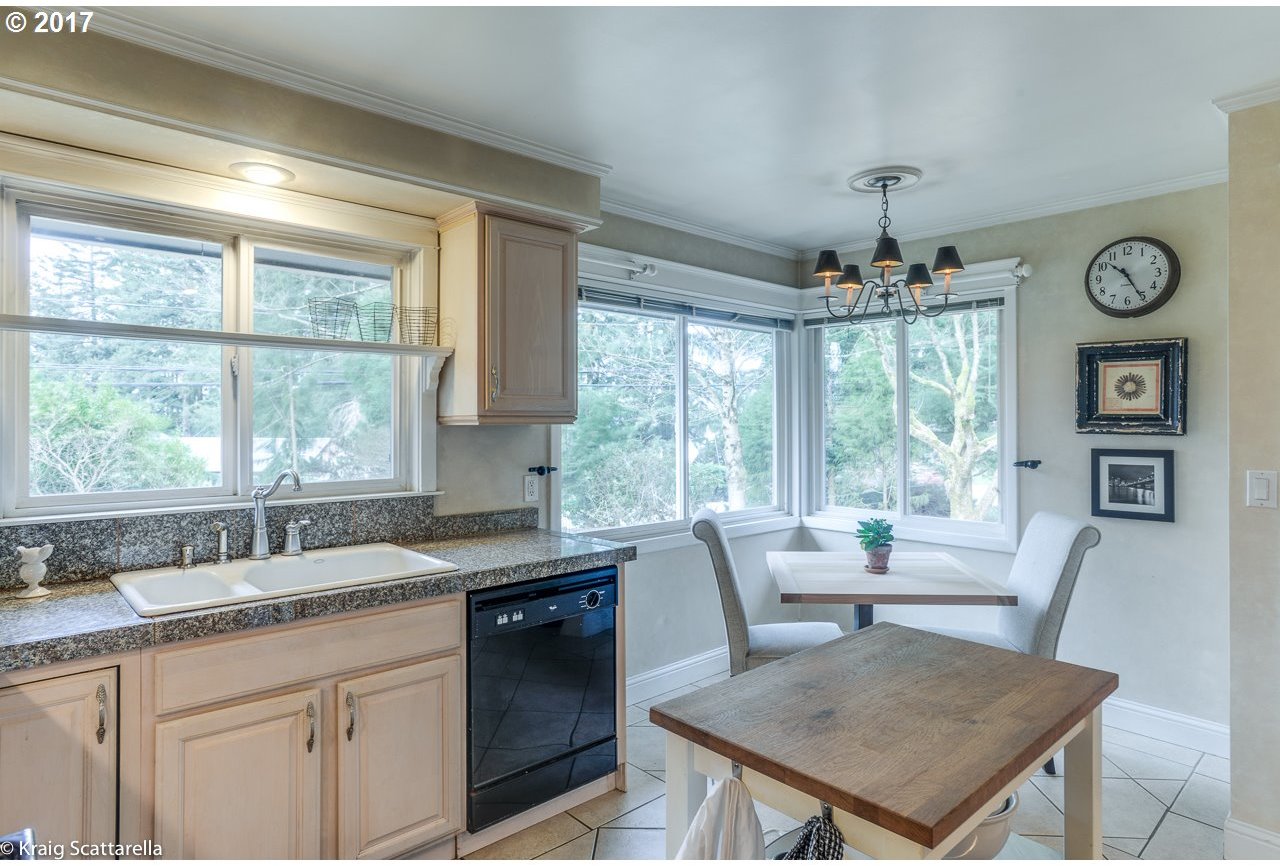 12314 Southwest Lesser Road Portland, OR 97219 - Photo 15 of 31 Gallery Image 15