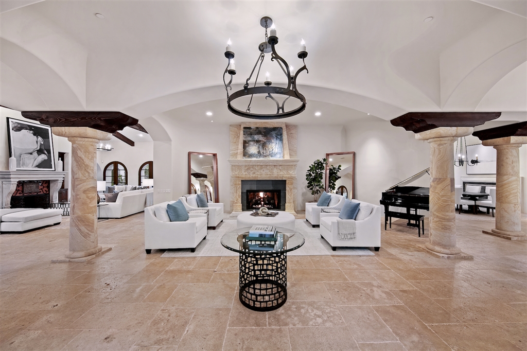 16135 Via Del Alba Rancho Santa Fe, CA 92067 - Photo 3 of 25 Gallery Image 3