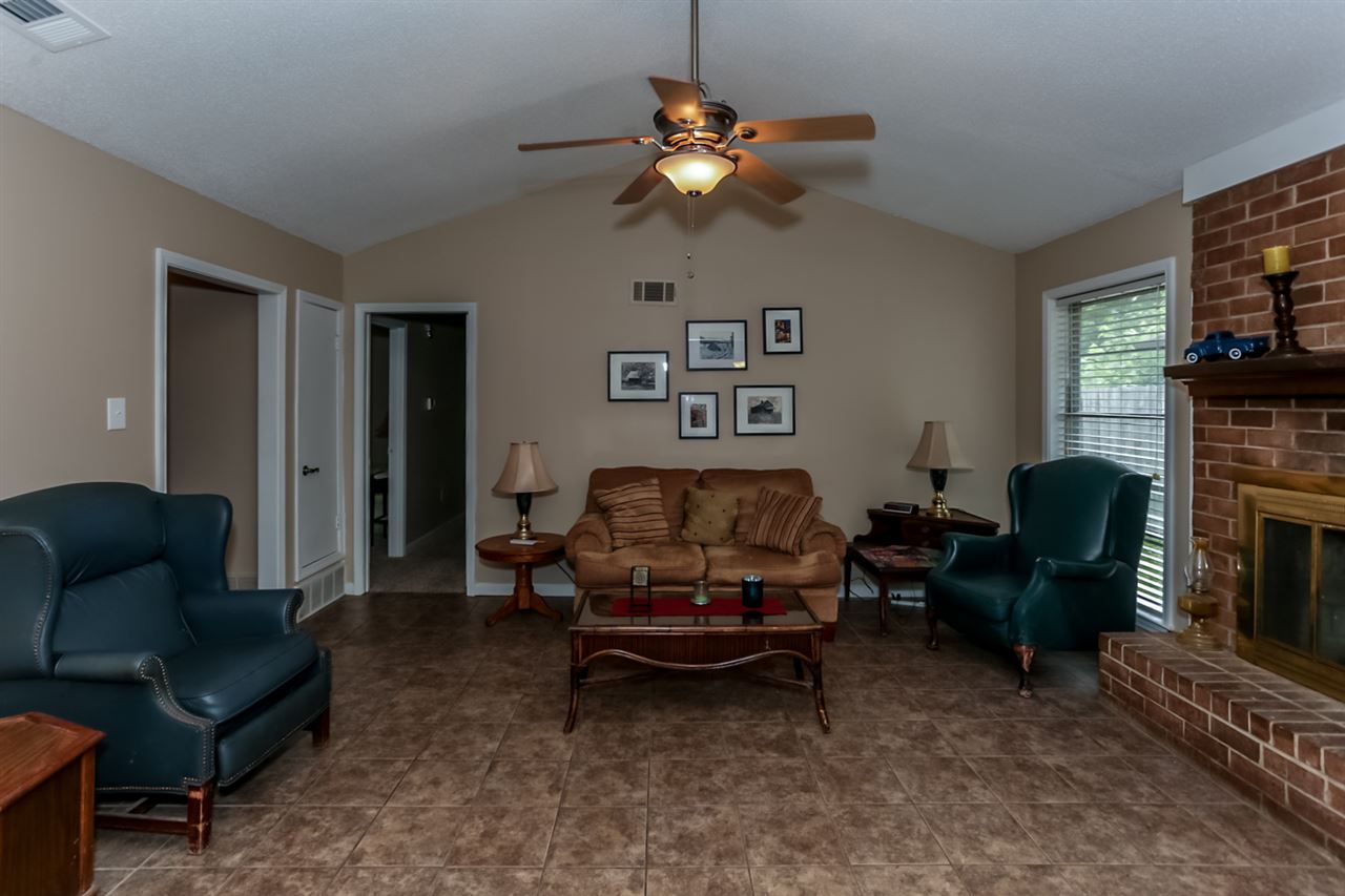 6539 Honeybrook Road Memphis, TN 38134 - Photo 19 of 25 Spacious great room with a soaring ceiling, cozy fireplace and a cooling ceiling fan.