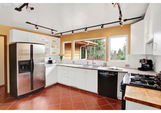 4881 Northwest Barnes Road Portland, OR 97210 - Photo 7 of 16
