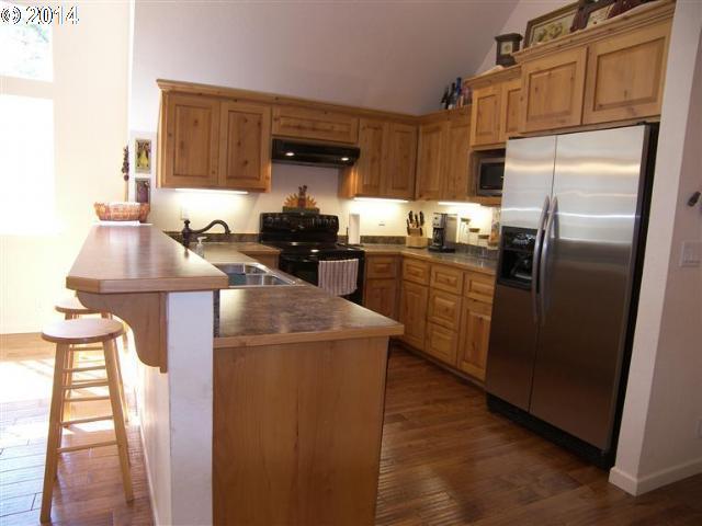 1120 Greentree Loop Grants Pass, OR 97527 - Photo 3 of 10