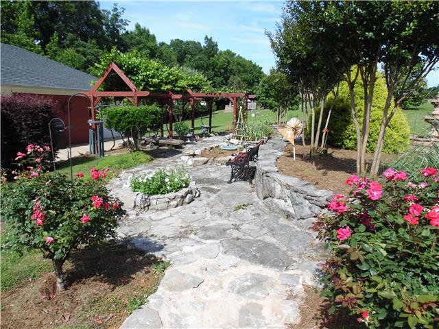 130 Fairway Circle Loretto, TN 38469 - Photo 3 of 25