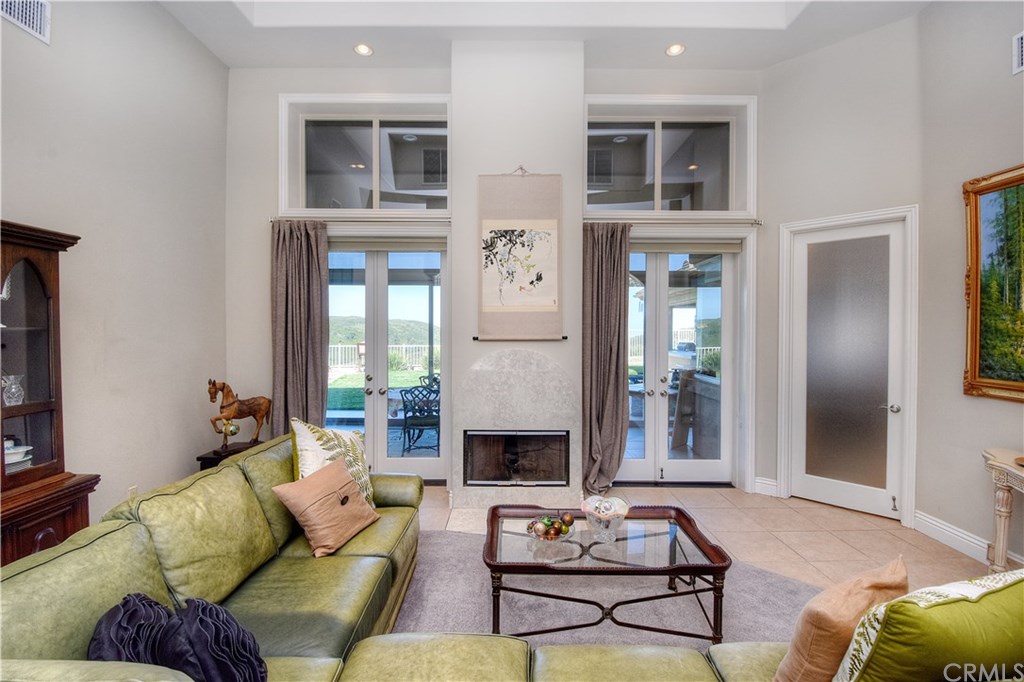 38421 Carrillo Road Fallbrook, CA 92028 - Photo 18 of 57 LIVING ROOM FACES THE VIEW