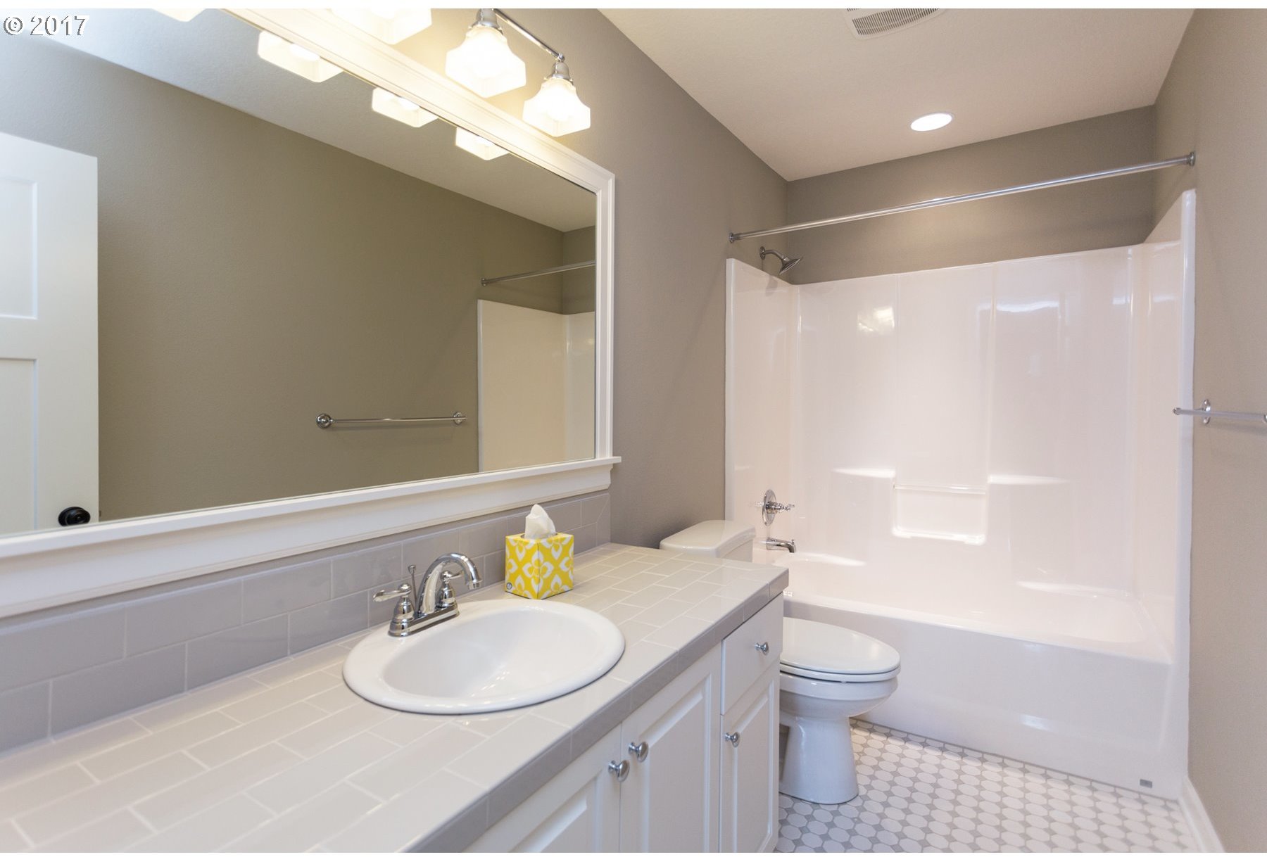 25 Southwest Lowa Street Portland, OR 97239 - Photo 7 of 19 Gallery Image 7