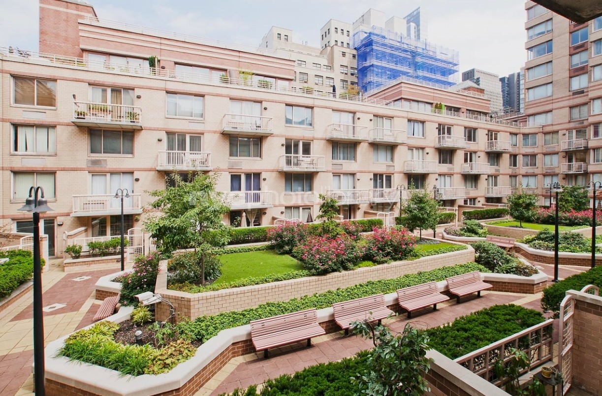 Three Worldwide Plaza 393 W 49th St, Manhattan, NY 10019 - Photo 4 of 5