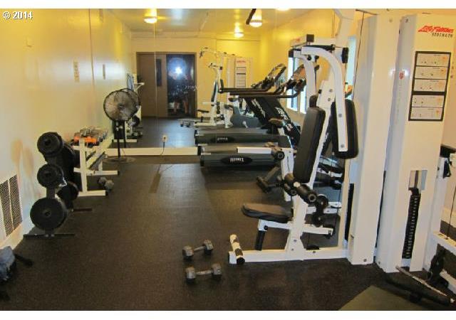 7722 Southwest Barnes Road, Unit D Portland, OR 97225 - Photo 13 of 16 Gallery Image 13