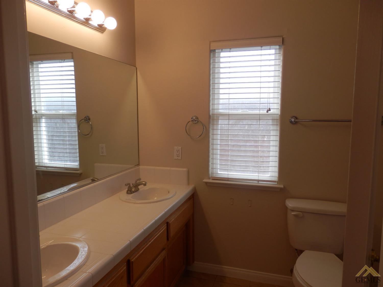 4001 Bridgewater Way Bakersfield, CA 93313 - Photo 14 of 25