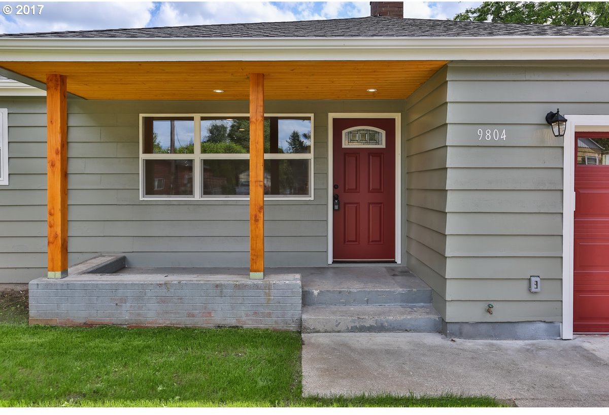 9804 Southeast Reedway Street Portland, OR 97266 - Photo 4 of 32 Gallery Image 4