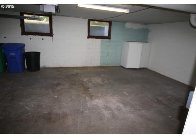 6918 Southeast Deardorff Road Portland, OR 97236 - Photo 10 of 14 Gallery Image 10