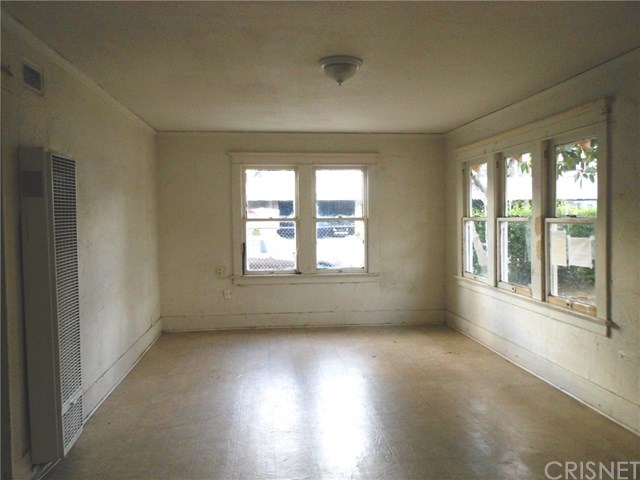 6220 Tyrone Avenue Van Nuys, CA 91401 - Photo 3 of 21