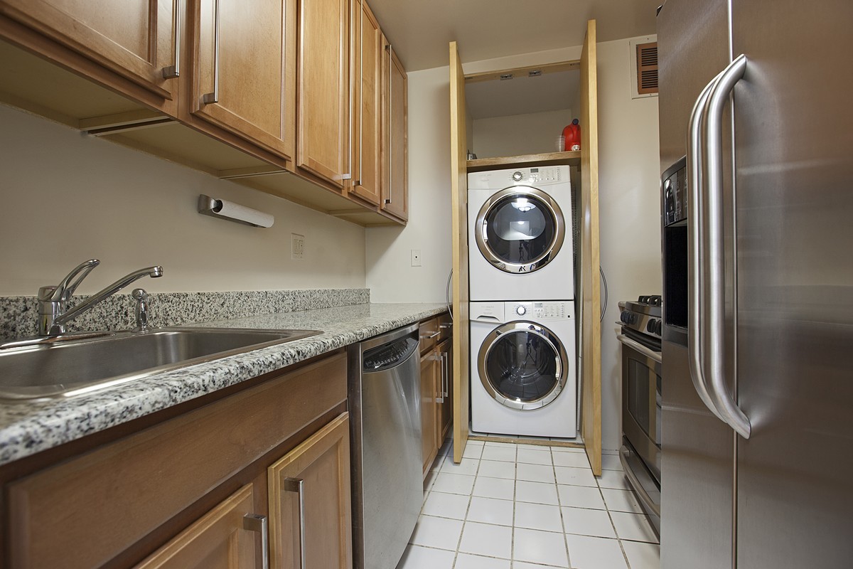 350 West 50th Street, Unit 19E Manhattan, NY 10019 - Photo 7 of 9