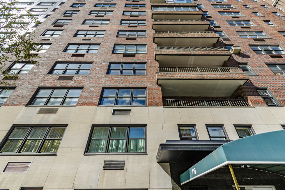 710 Park Ave, Manhattan, NY 10021 - Photo 2 of 4