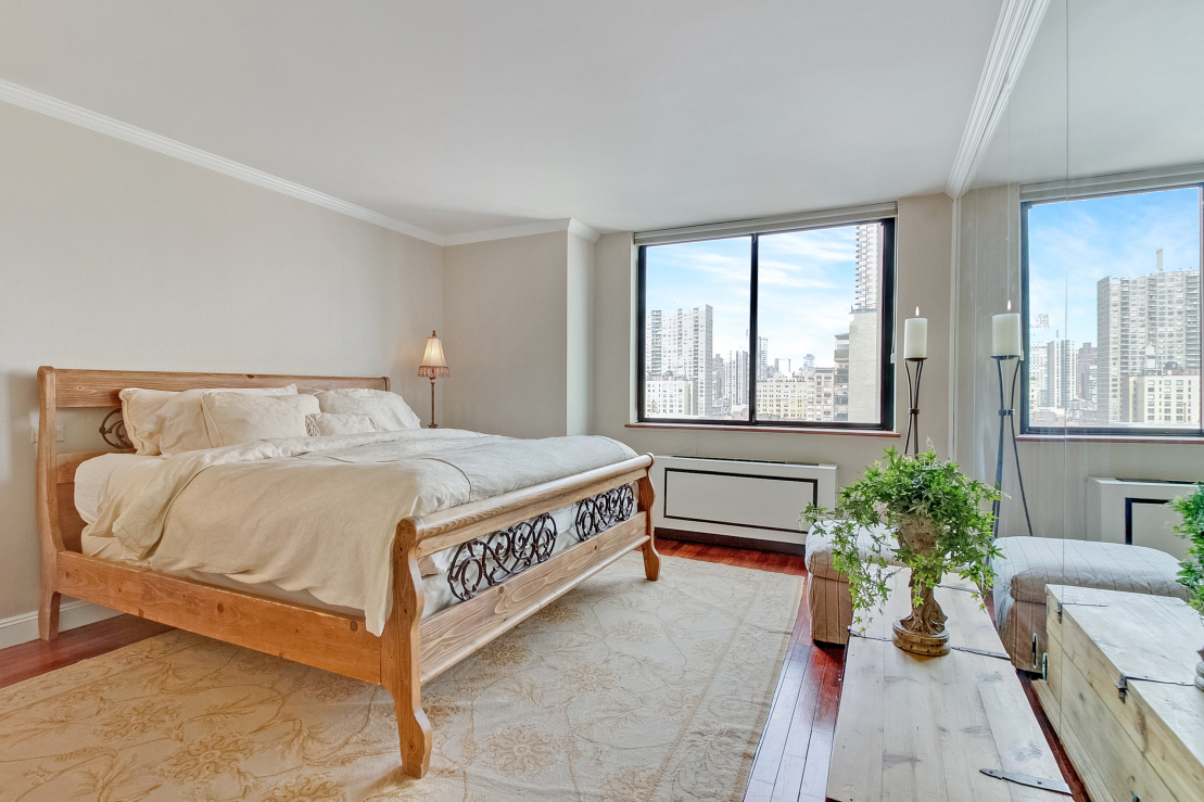 330 East 75th Street, Unit 17A Manhattan, NY 10021 - Photo 4 of 12