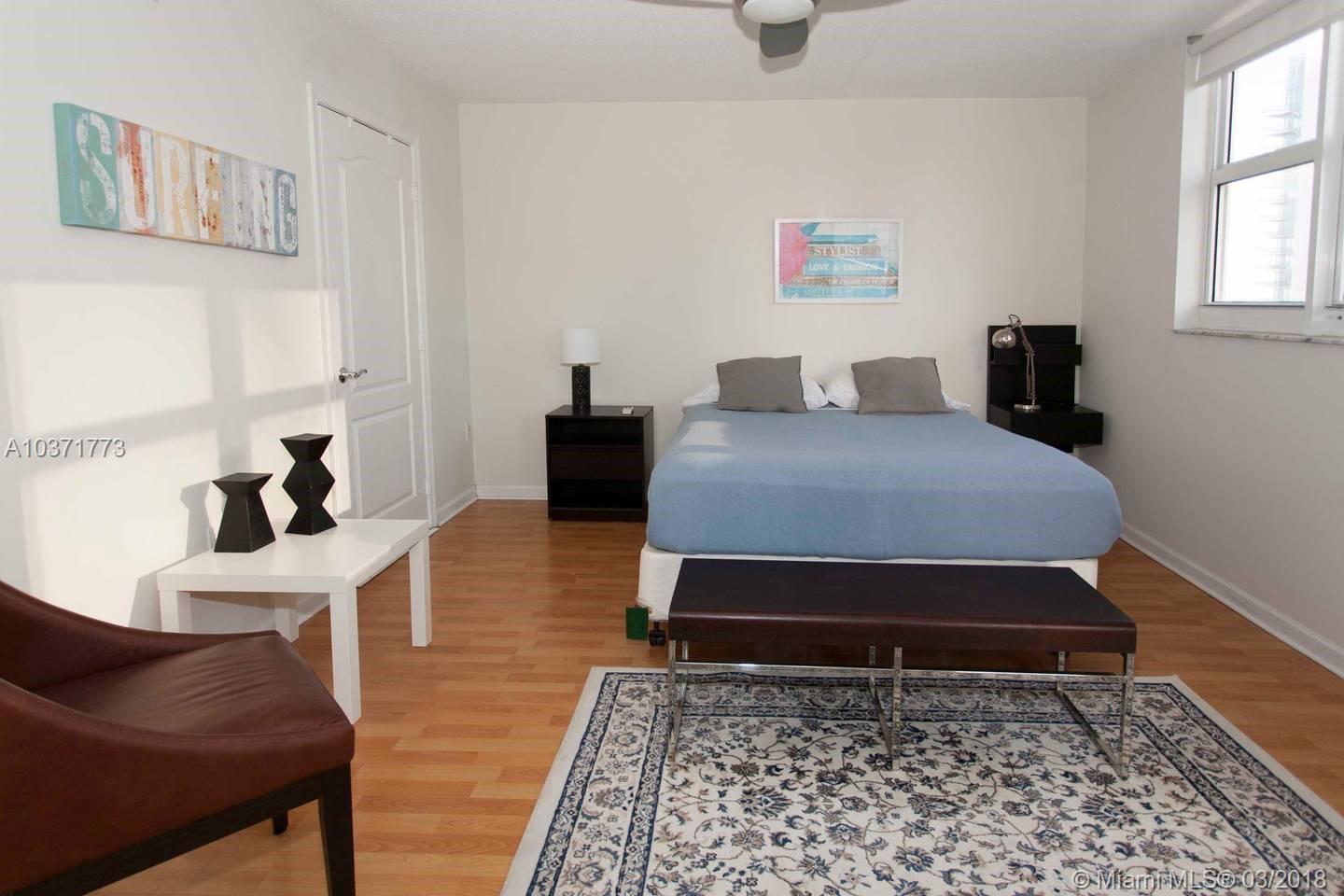 1200 Brickell Bay Drive, Unit 3915 Miami, FL 33131 - Photo 18 of 40