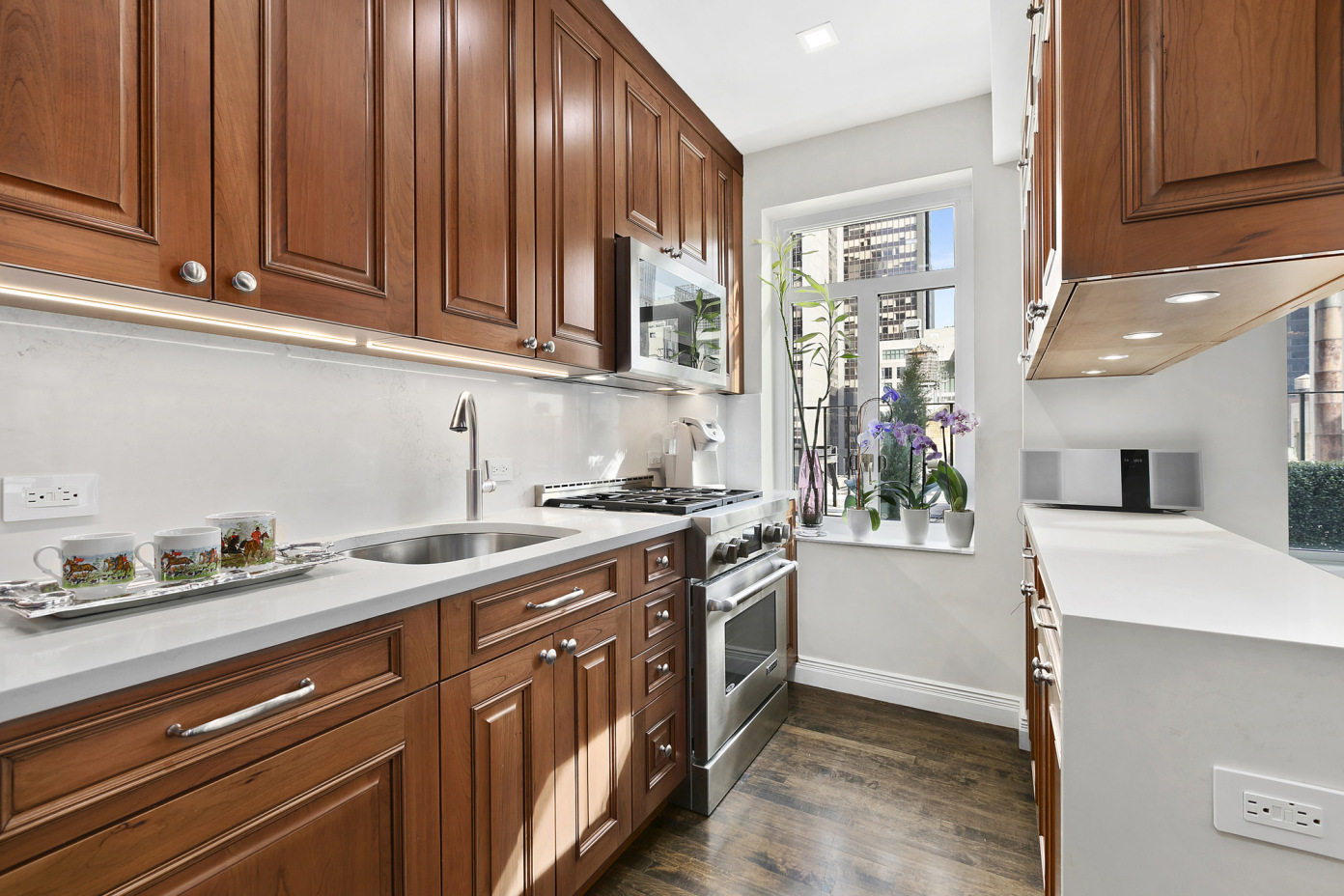 25 West 54th Street, Unit PH12B Manhattan, NY 10019 - Photo 8 of 13