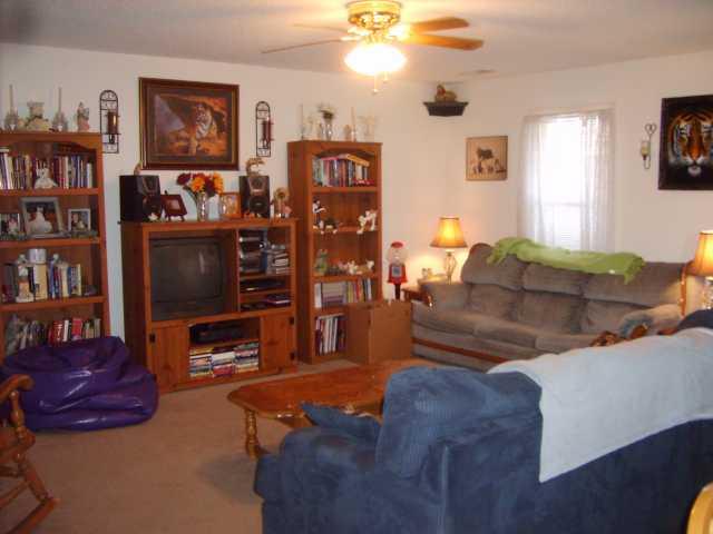 1515 Appleberry Road Atoka, TN 38004 - Photo 2 of 10 Wonderful room with neutral decor, just move your furniture in and make this home!