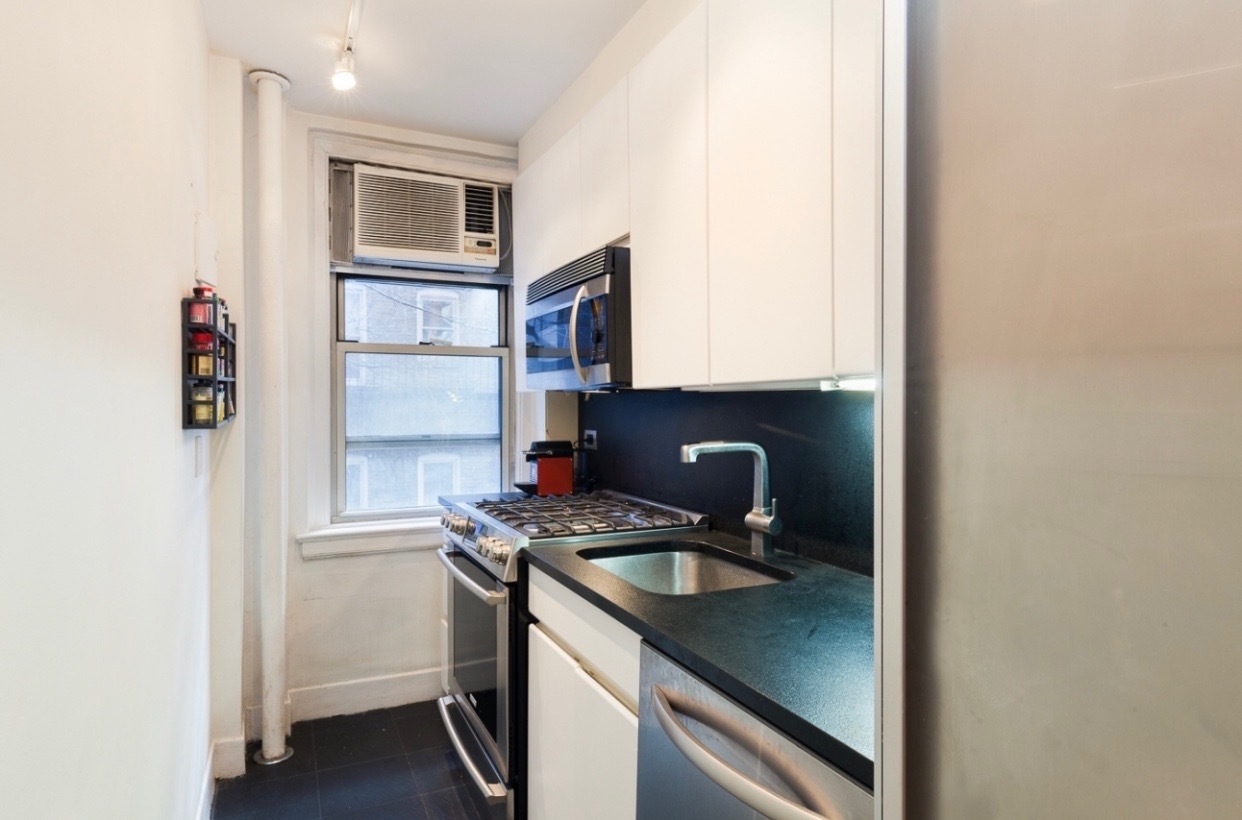 44 Gramercy Park North, Unit 2E Manhattan, NY 10010 - Photo 5 of 9