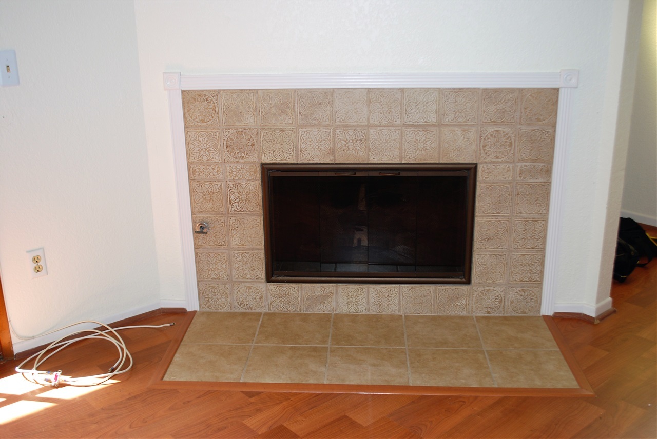 2372 Altisma Way, Unit C Carlsbad, CA 92009 - Photo 8 of 16 Natual gas log fireplace