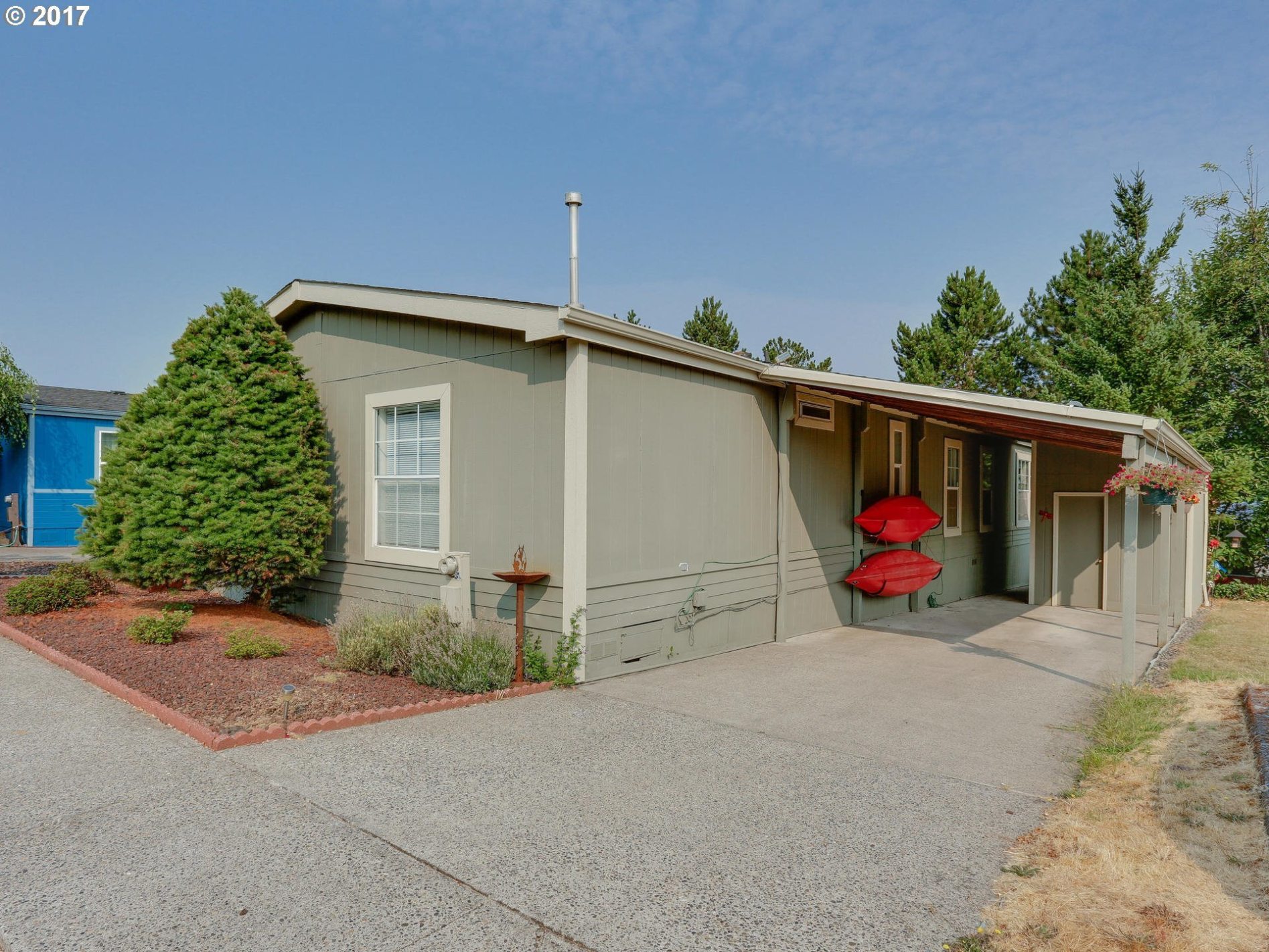 931 Southwest Sunset Way Troutdale, OR 97060 - Photo 2 of 32