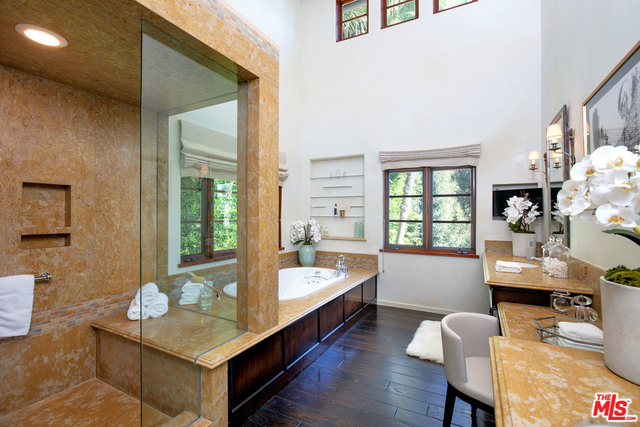 475 Halvern Drive Los Angeles, CA 90049 - Photo 9 of 26