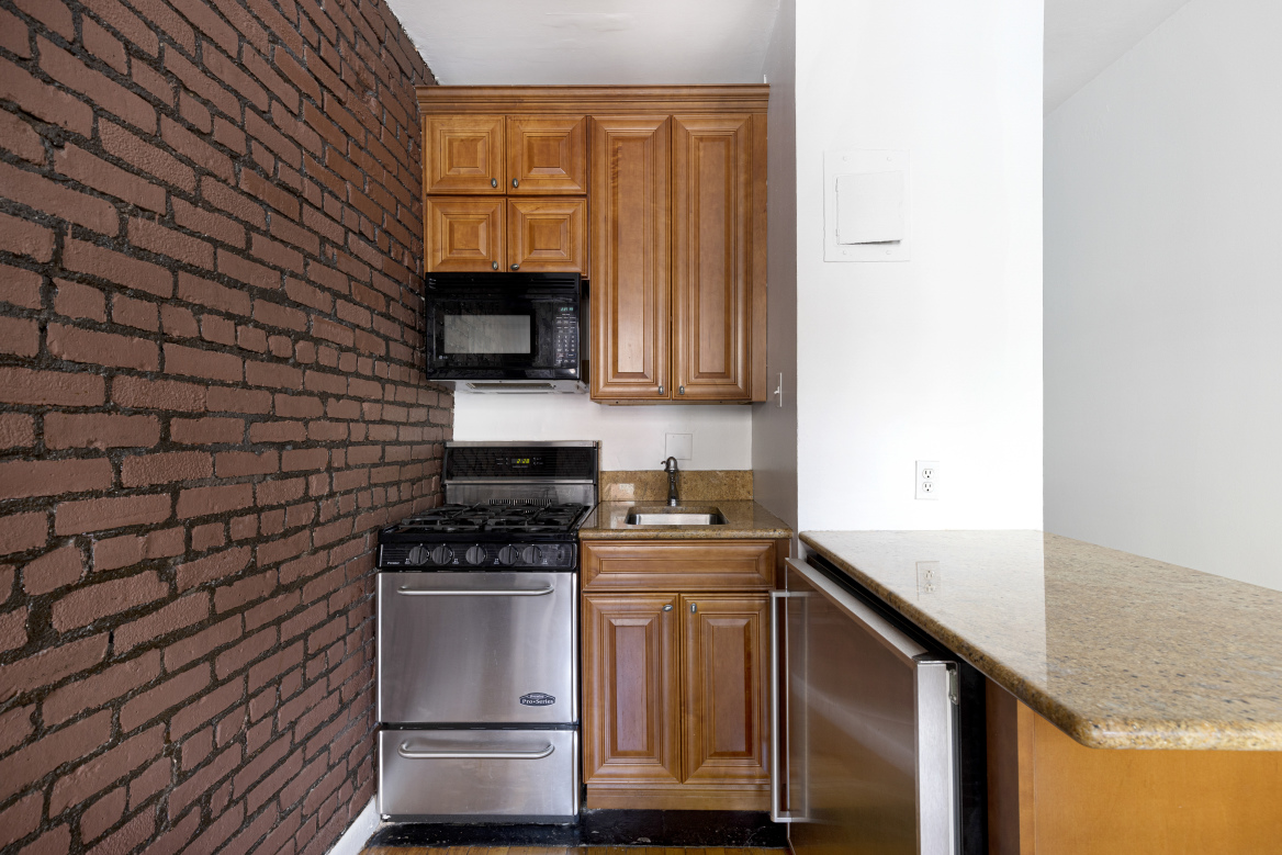 128 East 83rd Street, Unit 5A Manhattan, NY 10028 - Photo 3 of 8