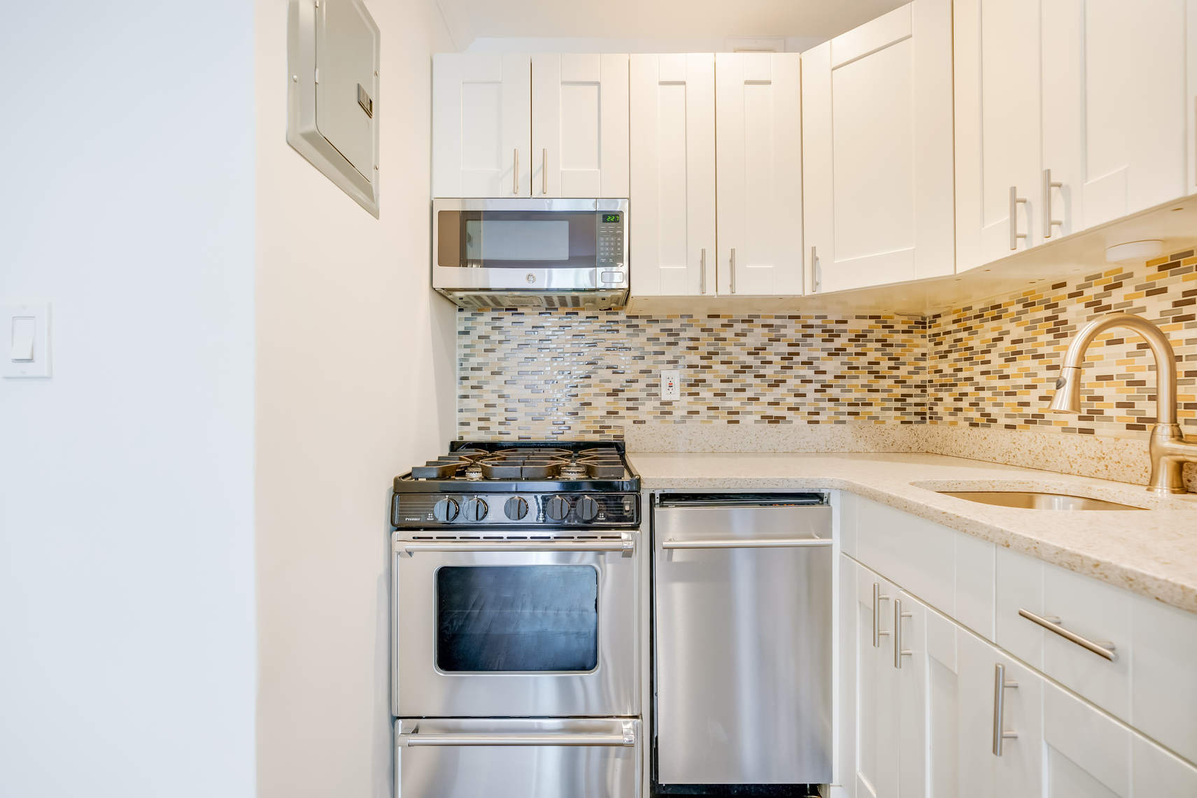 328 West 19th Street, Unit 2B Manhattan, NY 10011 - Photo 5 of 11