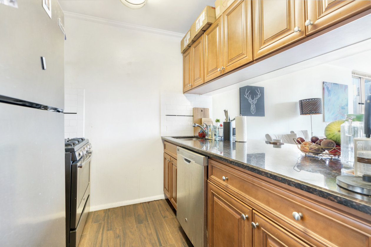 350 West 50th Street, Unit 22C Manhattan, NY 10019 - Photo 7 of 13