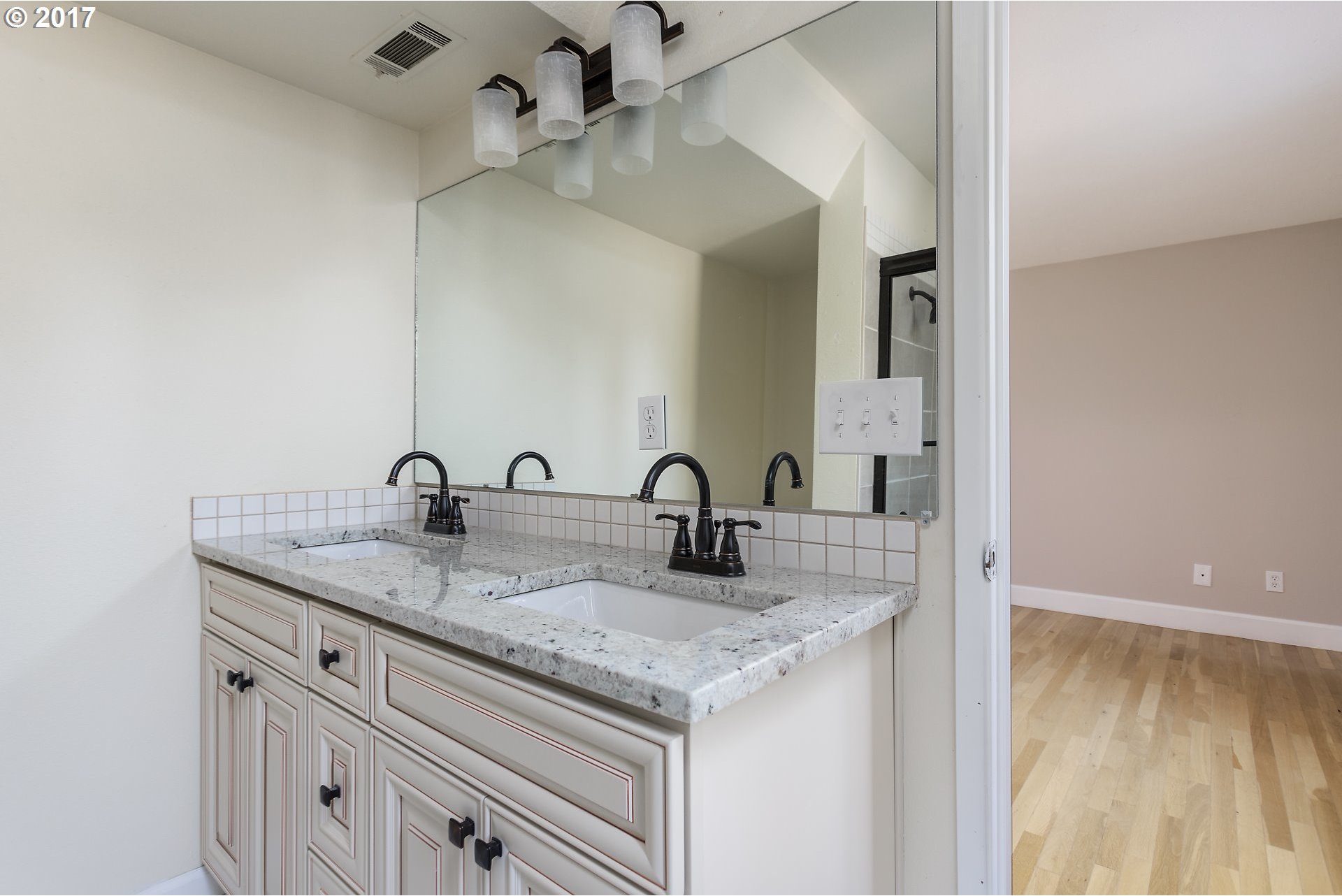 6424 Southwest 33rd Place Portland, OR 97239 - Photo 23 of 32 Gallery Image 23