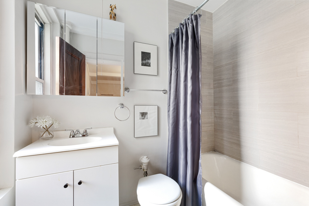 325 West 45th Street, Unit 217 Manhattan, NY 10036 - Photo 5 of 7