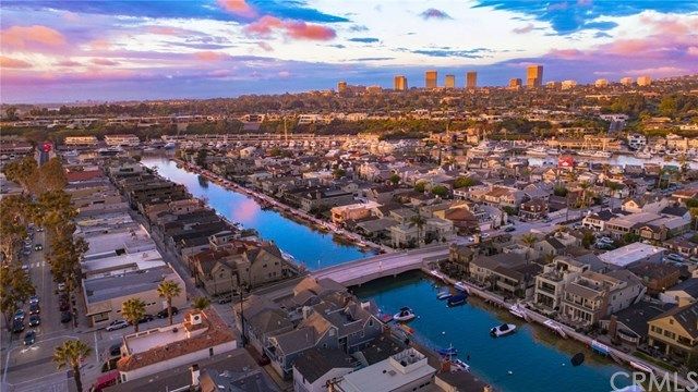 $2,900,000 | 208 Grand Canal, Newport Beach, CA 92662