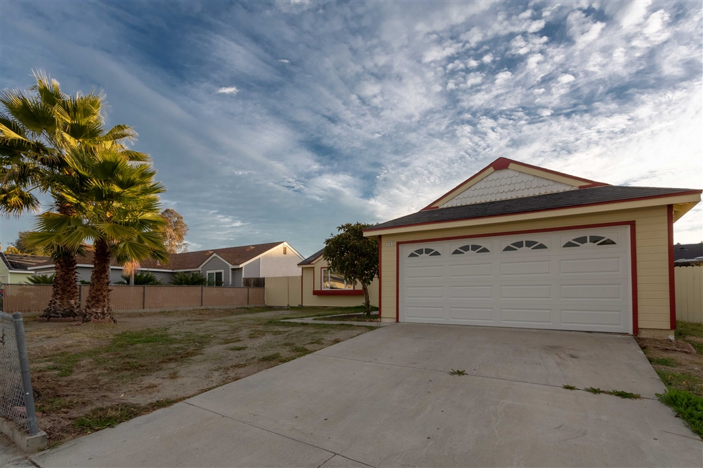 727 Butterfield Road Oceanside, CA 92057 - Photo 2 of 16